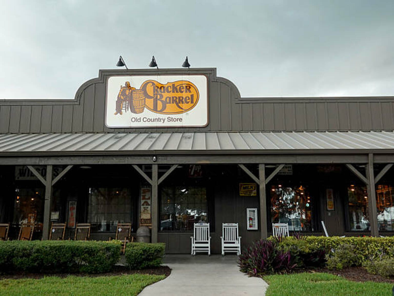 Cracker Barrel shareholders vote to keep CEO, but oust director after ...