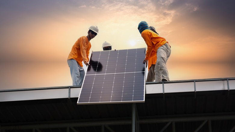 5 Of The Most Common Solar Panel Scams (And How To Avoid Them)