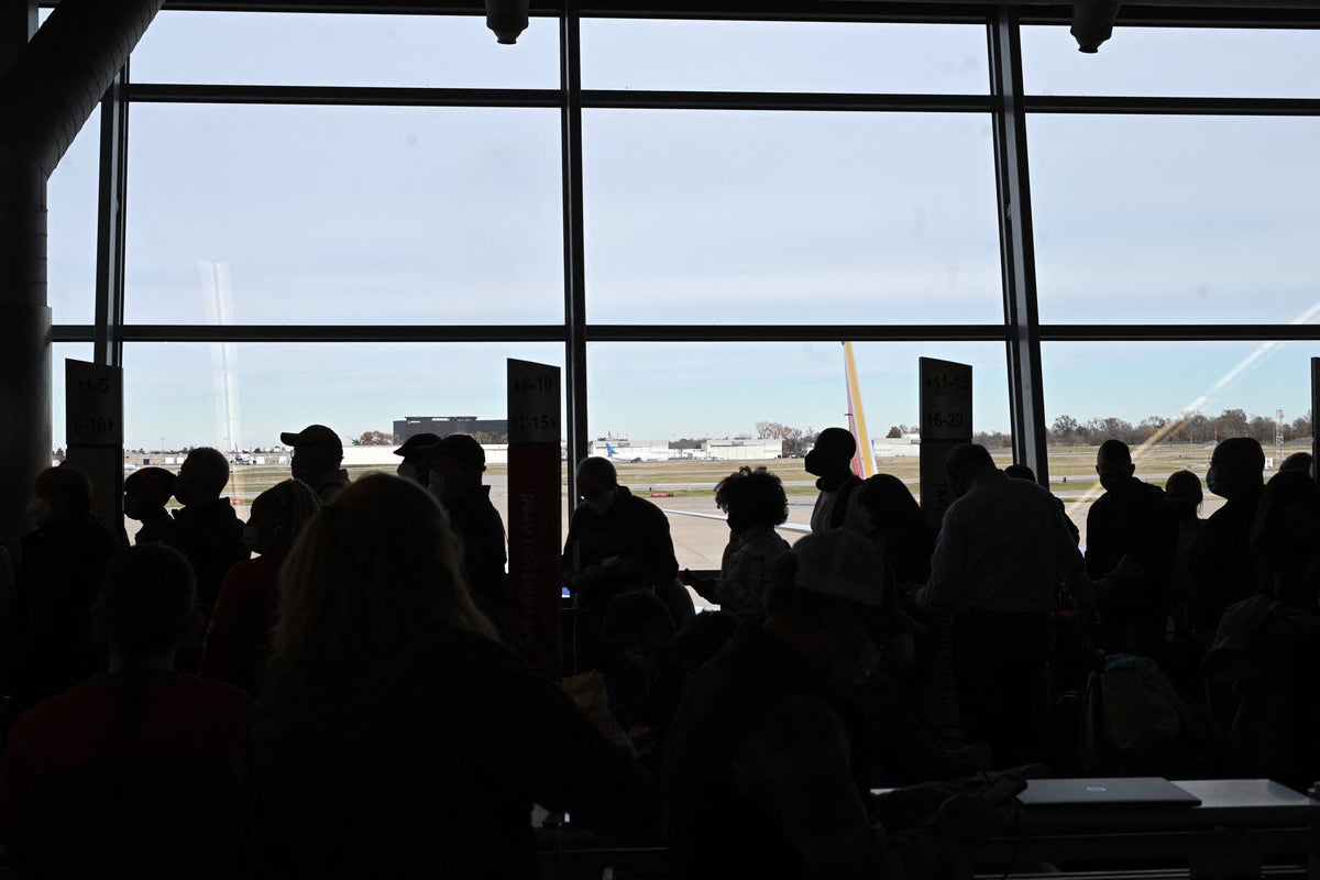 Knife-wielding man shot and killed by police at St. Louis airport