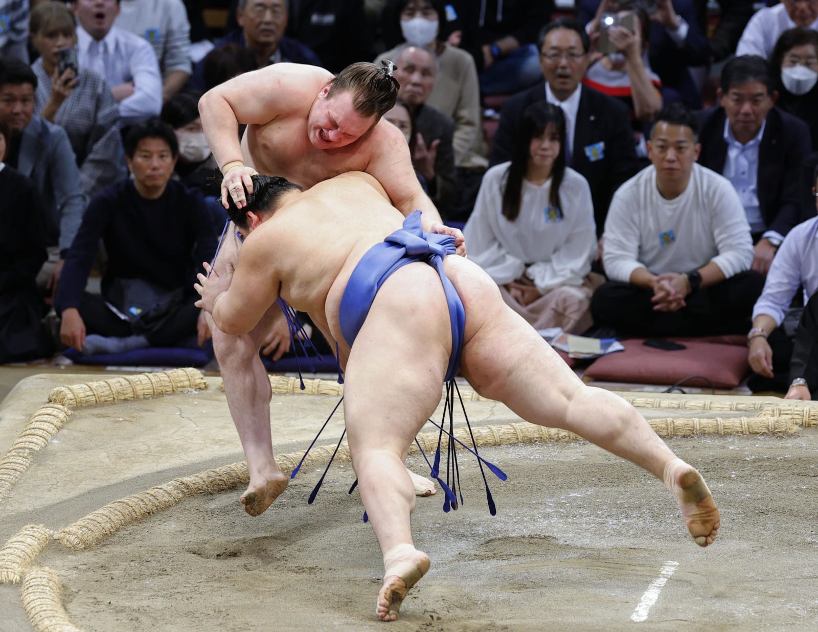 Sumo: Grand champions Onosato, Hoshoryu move into 2-way tie for lead