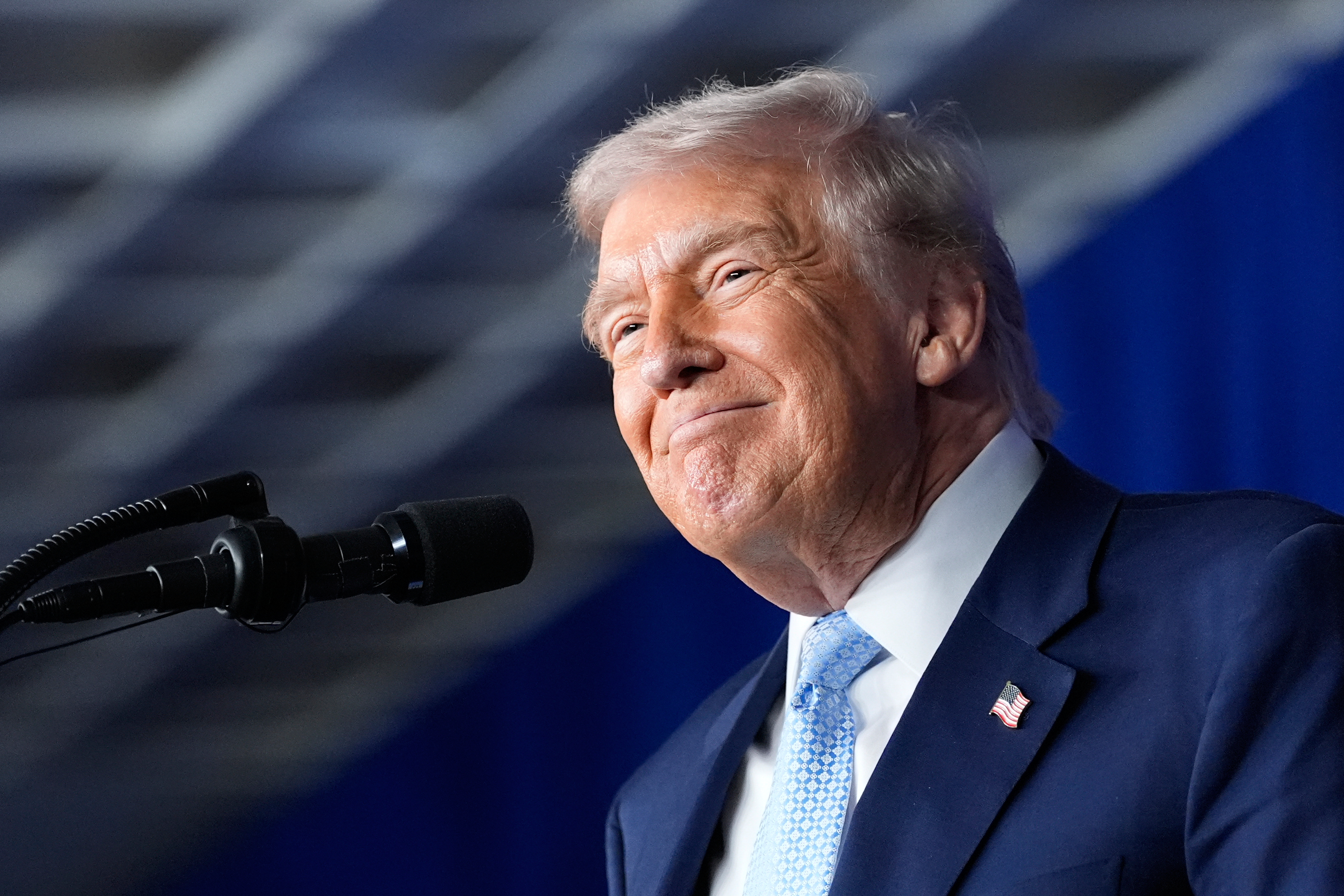 Donald Trump's approval rating on economy hits all-time low in key state