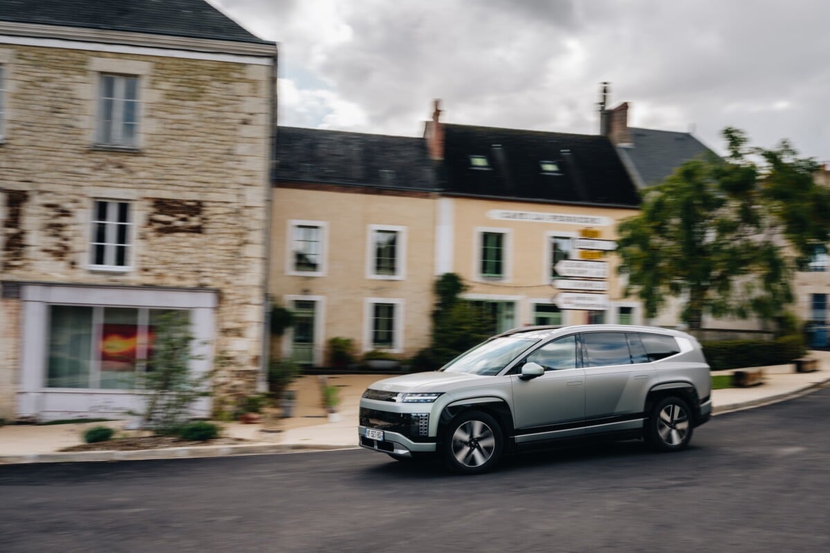 On a testé le Hyundai Ioniq 9, une voiture électrique XXL qui n’a pas peur des longs voyages