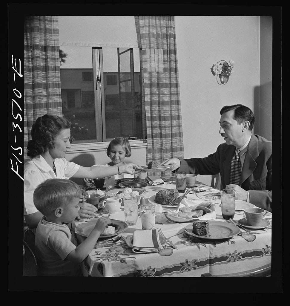 Vintage photos show Thanksgiving in the 50s