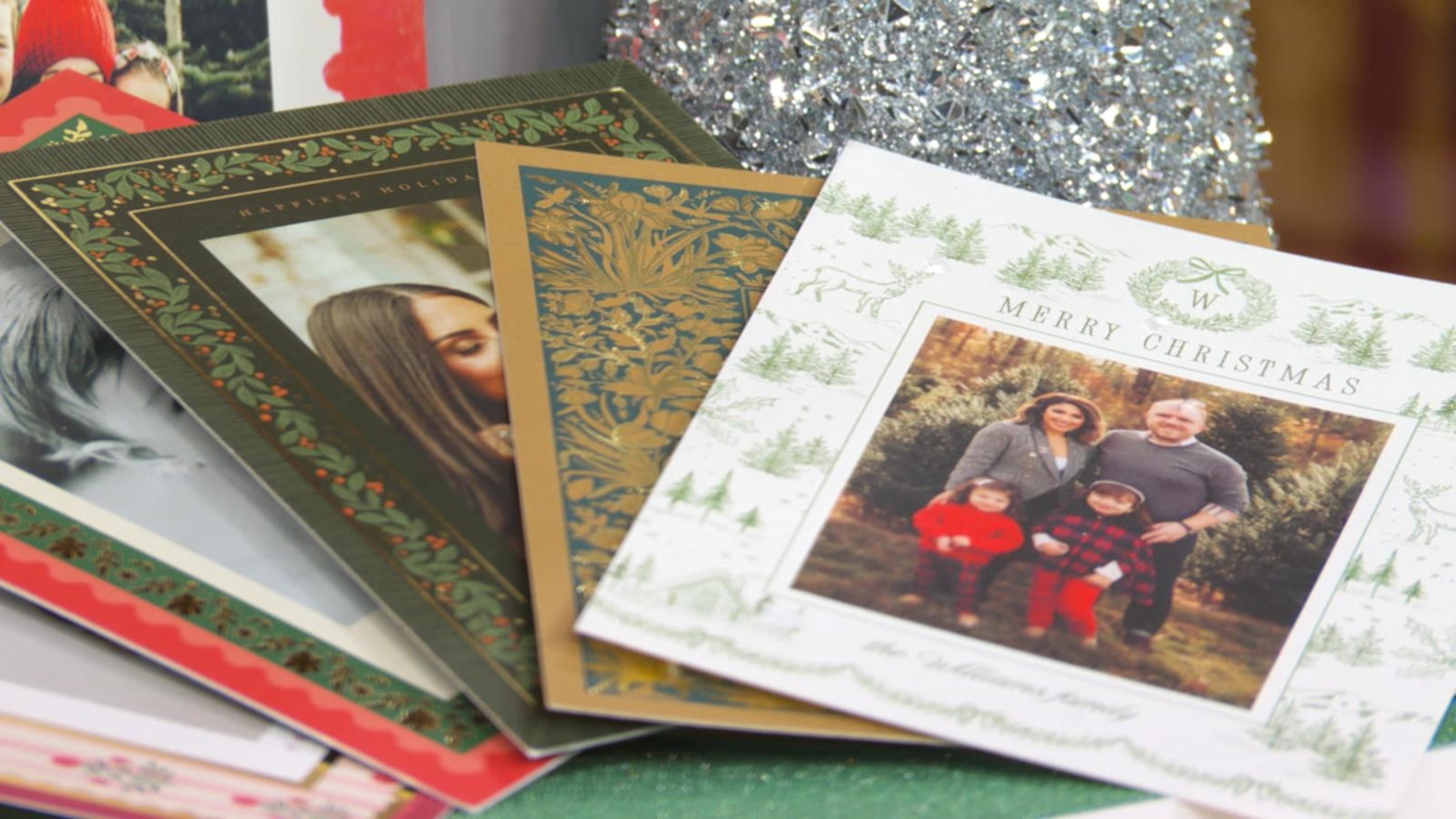 Tips for sharing holiday cheer with greeting cards