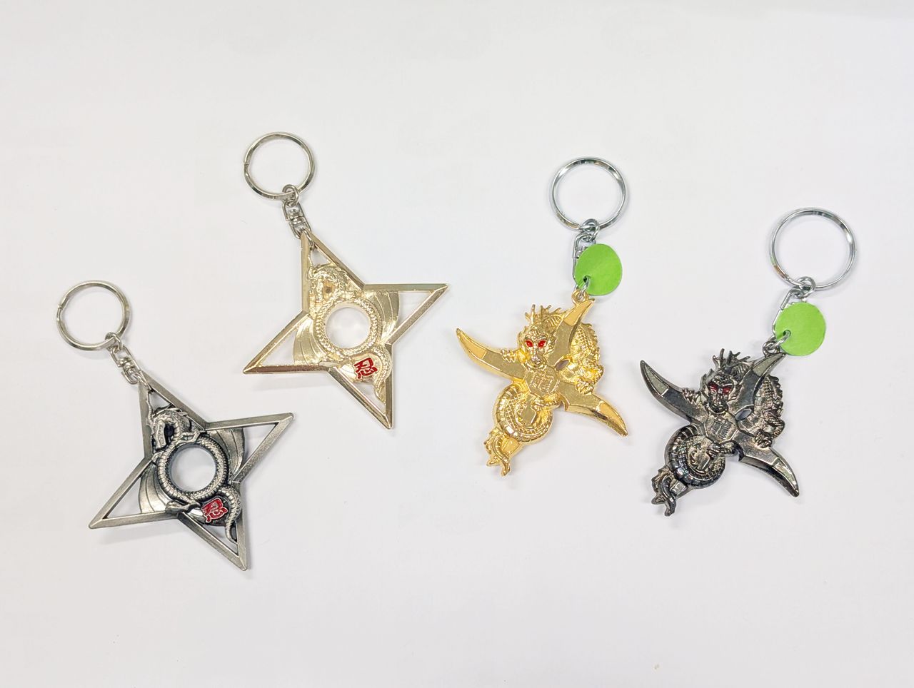 観光地にある「剣にドラゴンが巻き付いたキーホルダー」…その「圧倒的