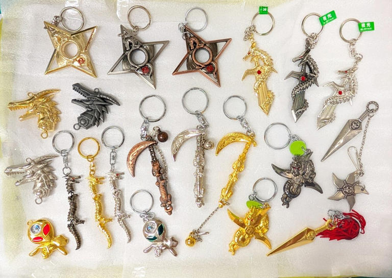 観光地にある「剣にドラゴンが巻き付いたキーホルダー」…その「圧倒的