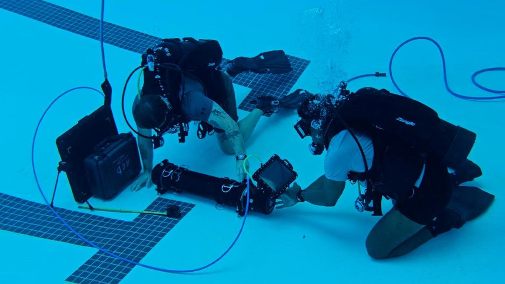 Portable underwater X-ray lets divers inspect submerged objects safely ...