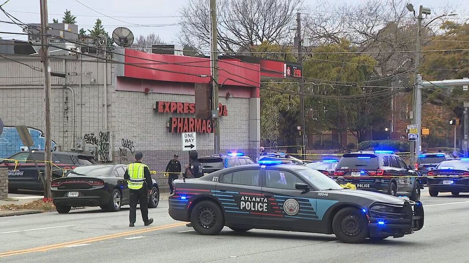 Massive police response after man shot at Atlanta gas station