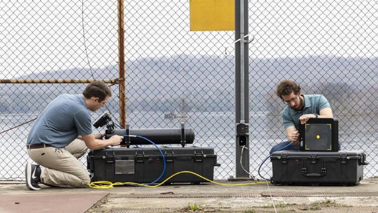 Portable underwater X-ray lets divers inspect submerged objects safely ...