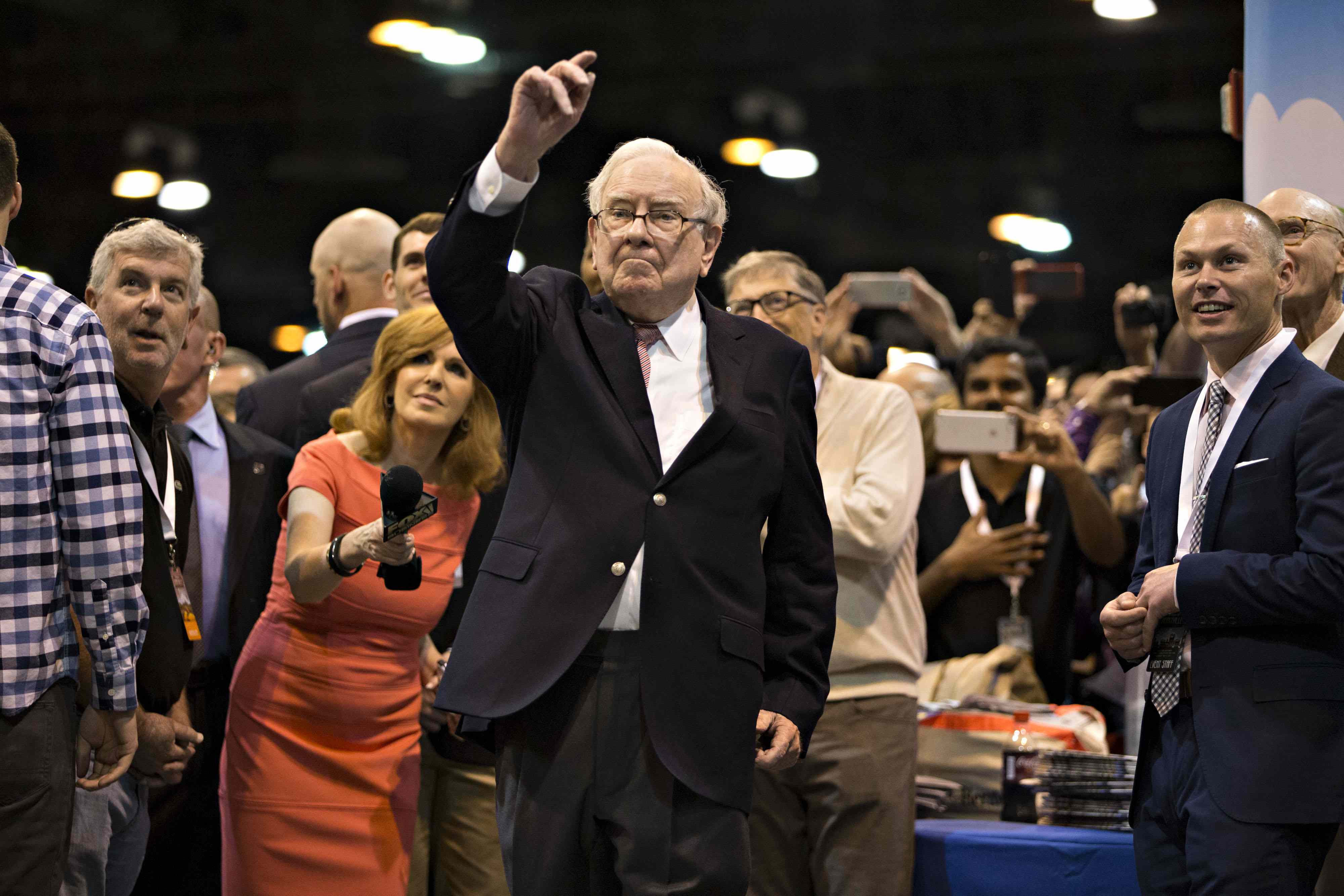 What Warren Buffett s Latest Investments Say About the Future of the