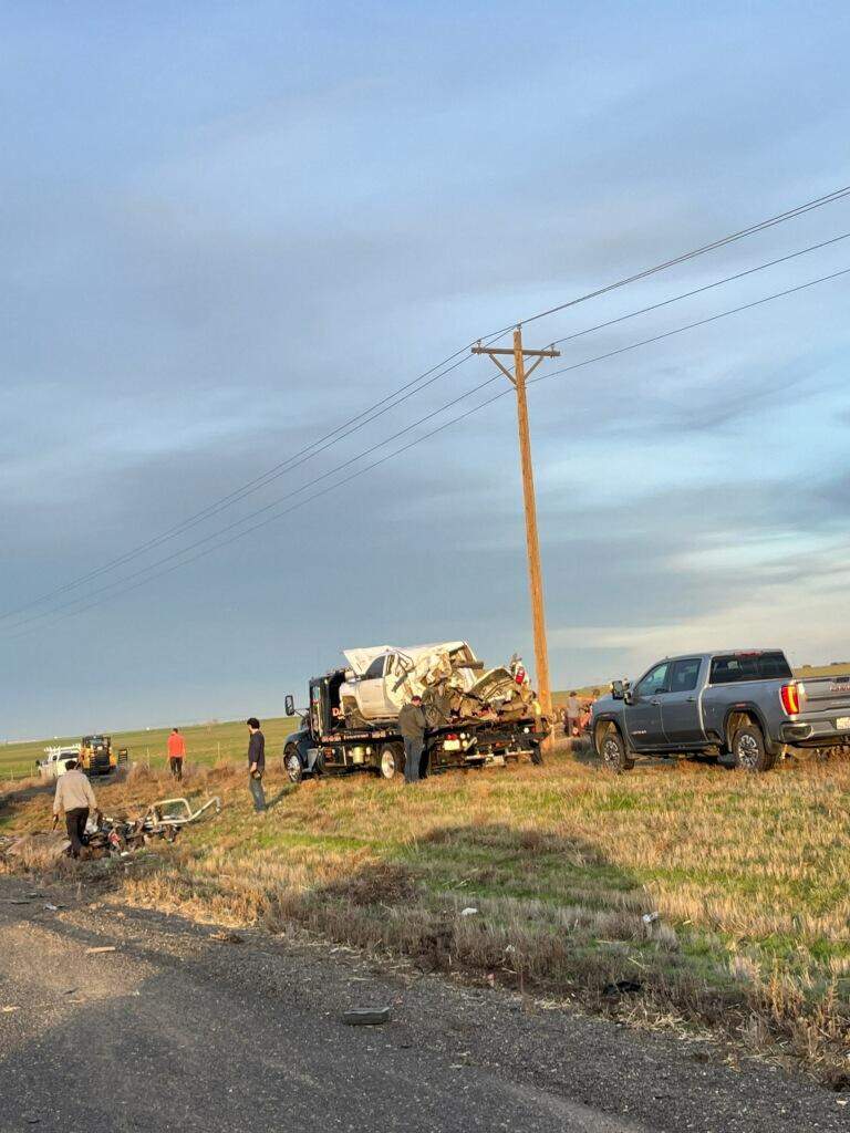 Semi driver left trapped after wreck on Highway 395 north of Pasco