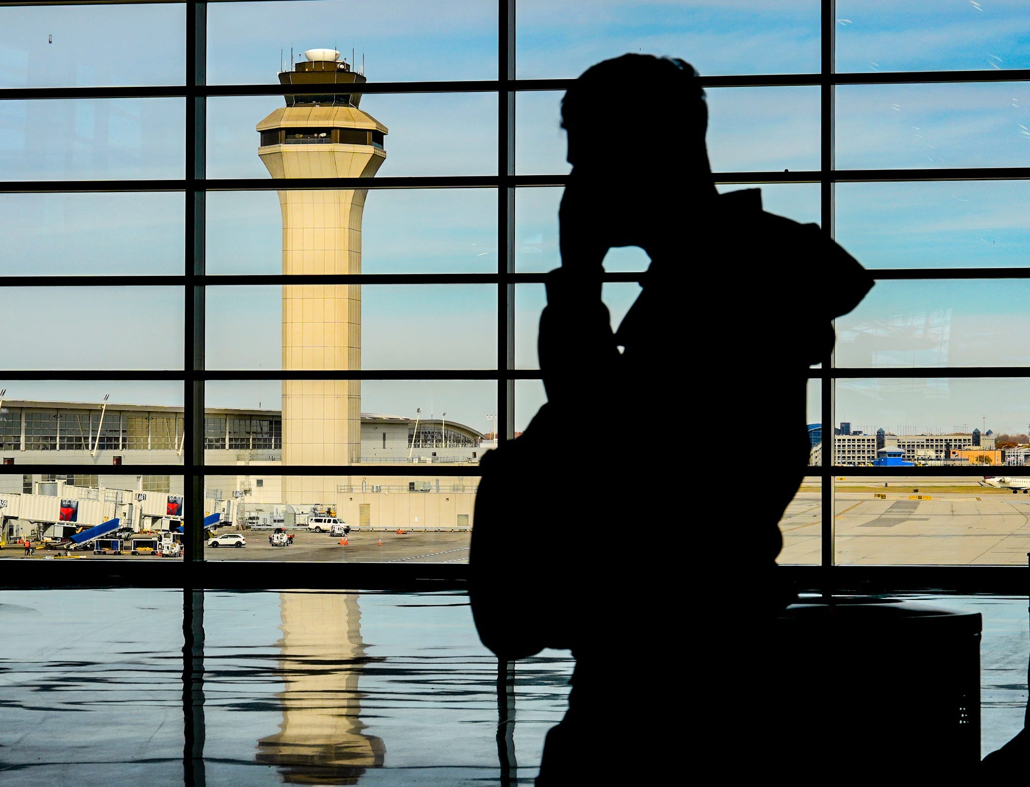 Florida airports seeing flight delays, cancellations before Thanksgiving