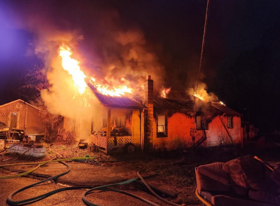 Crews respond to abandoned house fire in Bristol, Virginia