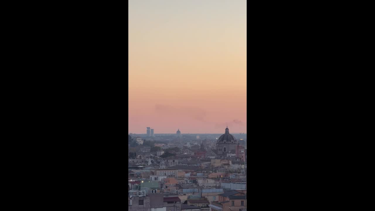 Stunning starling murmuration over Rome, Italy