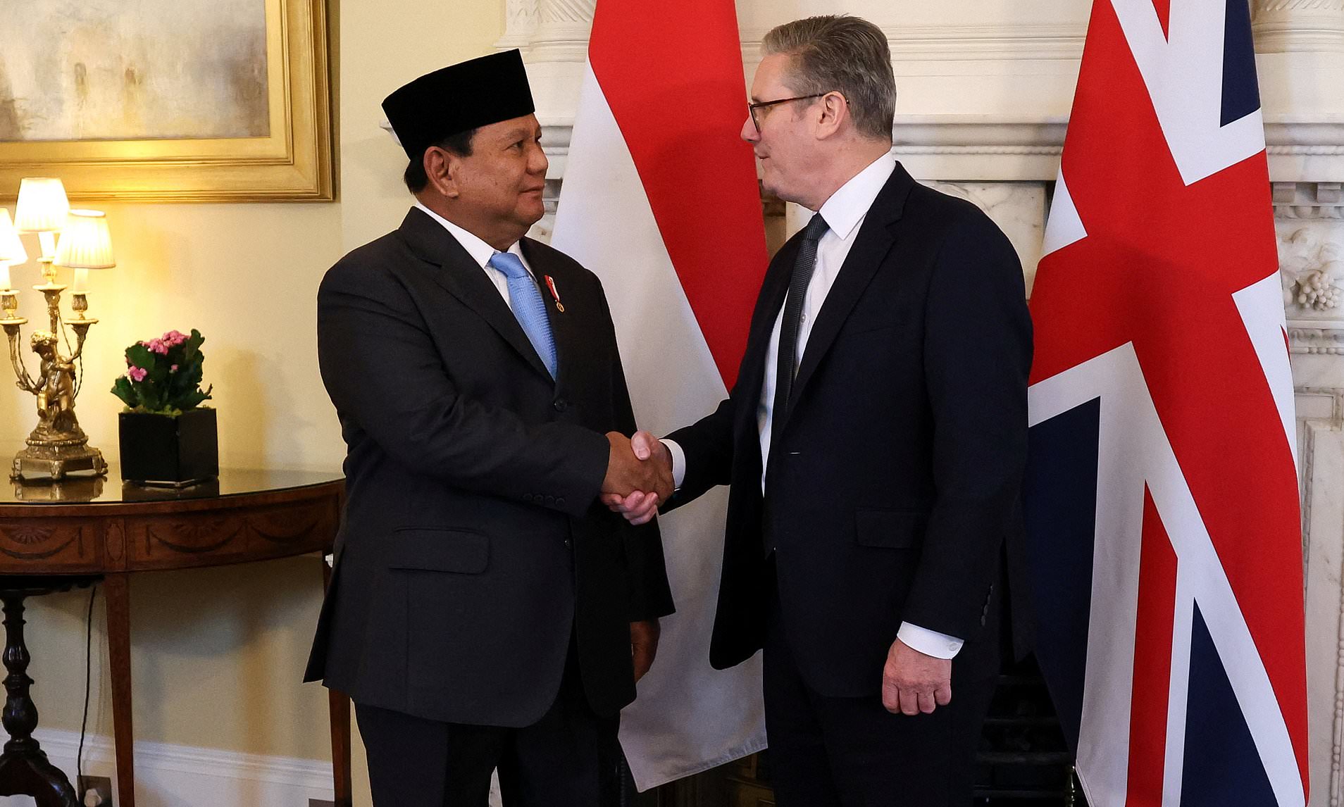 Sir Keir Starmer celebrates £4bn deal to supply Indonesia's navy - with ...