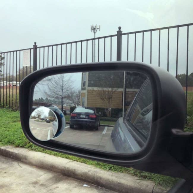 small round mirror stuck to side mirror