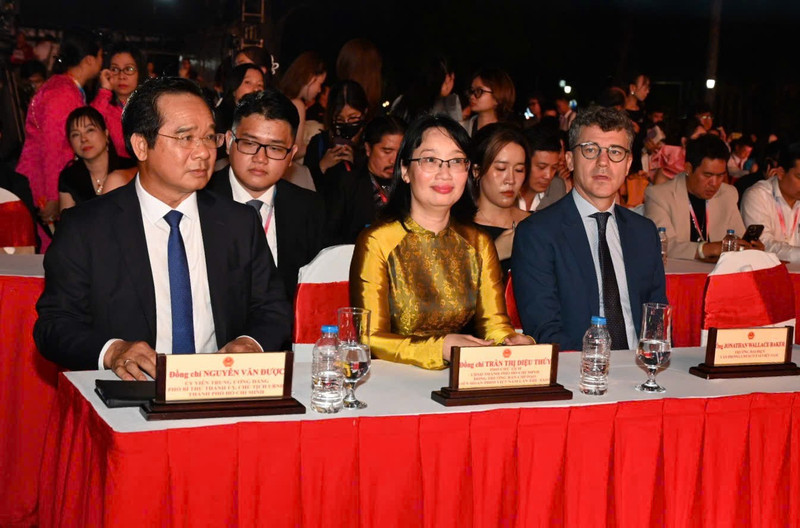 Tiết mục mashup nhạc phim gây sốt ở khai mạc Liên hoan phim Việt Nam