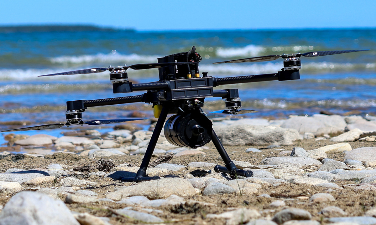 FBI tìm mua drone cáp quang