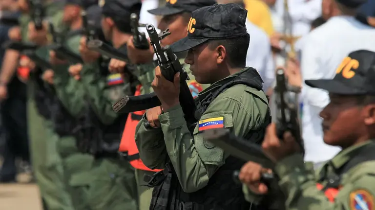 Las fuerzas de Maduro enfrentan un nuevo escrutinio a medida que aumentan las tensiones en Estados Unidos: «una fortaleza construida sobre arena»