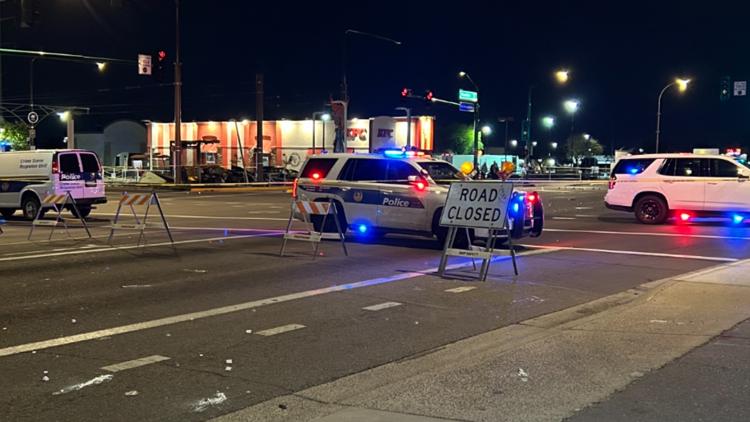 2 killed in south Phoenix crash, police say
