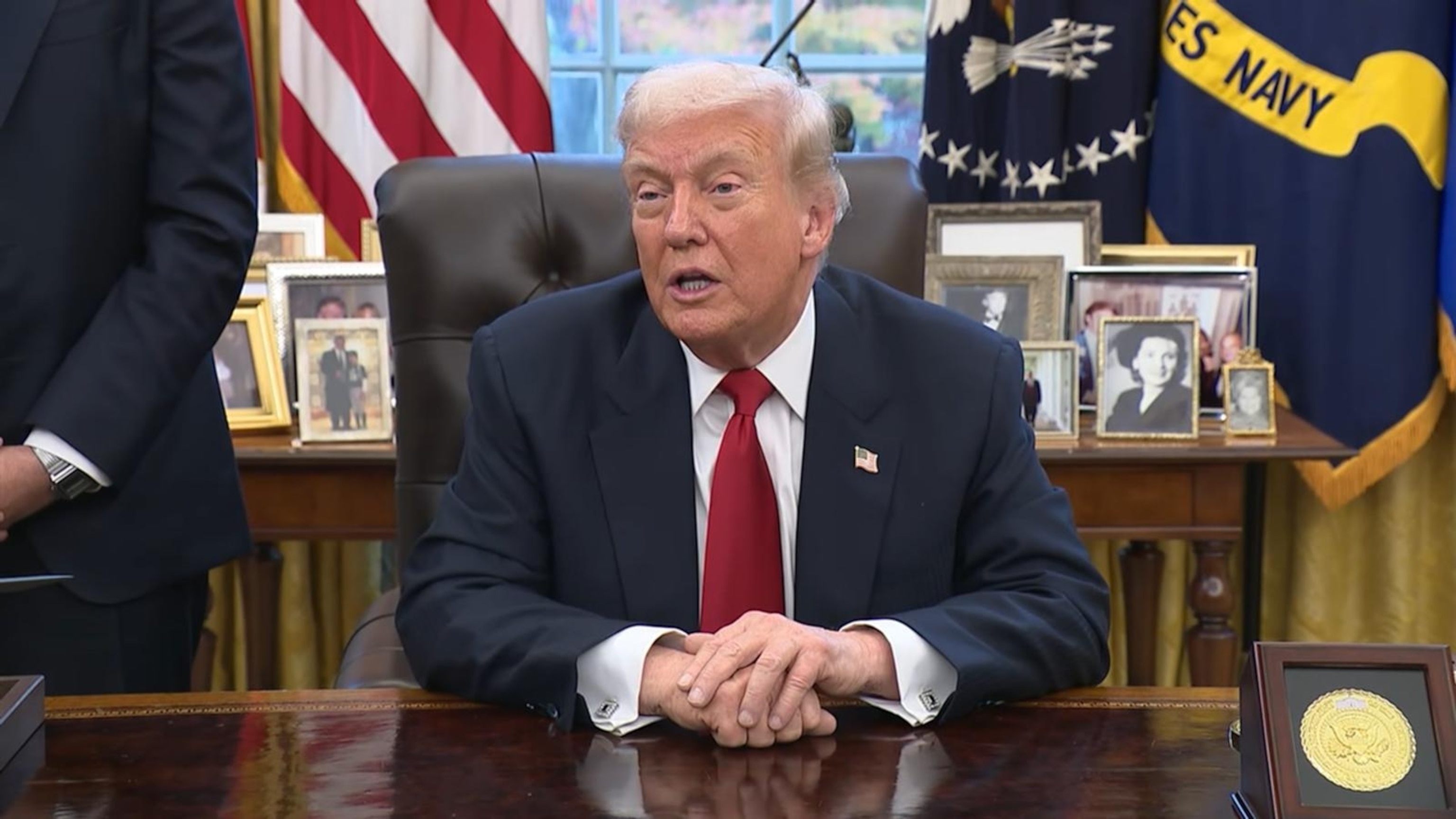 Trump sets Thanksgiving deadline for Russia-Ukraine peace deal