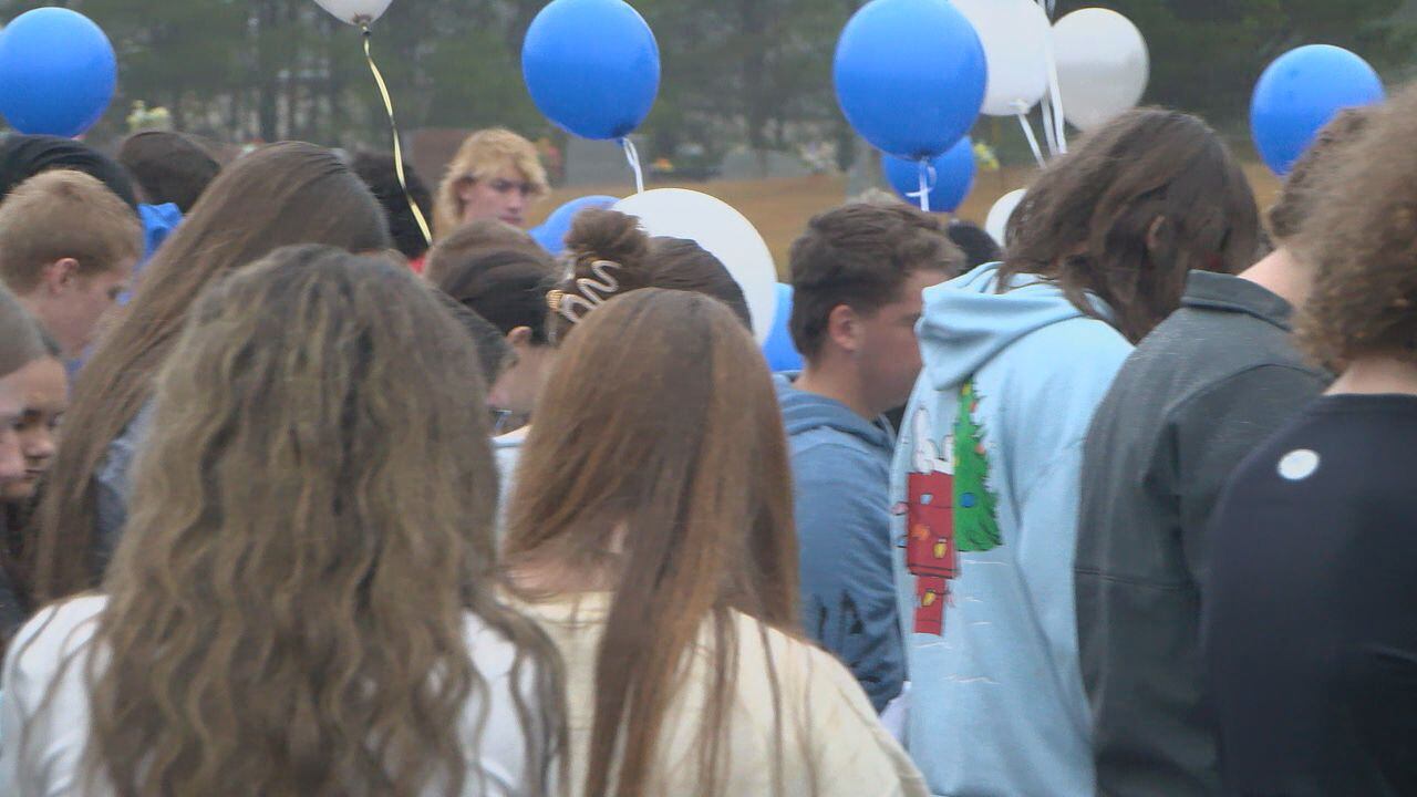Students, staff gather to remember Curry High School student hit by car