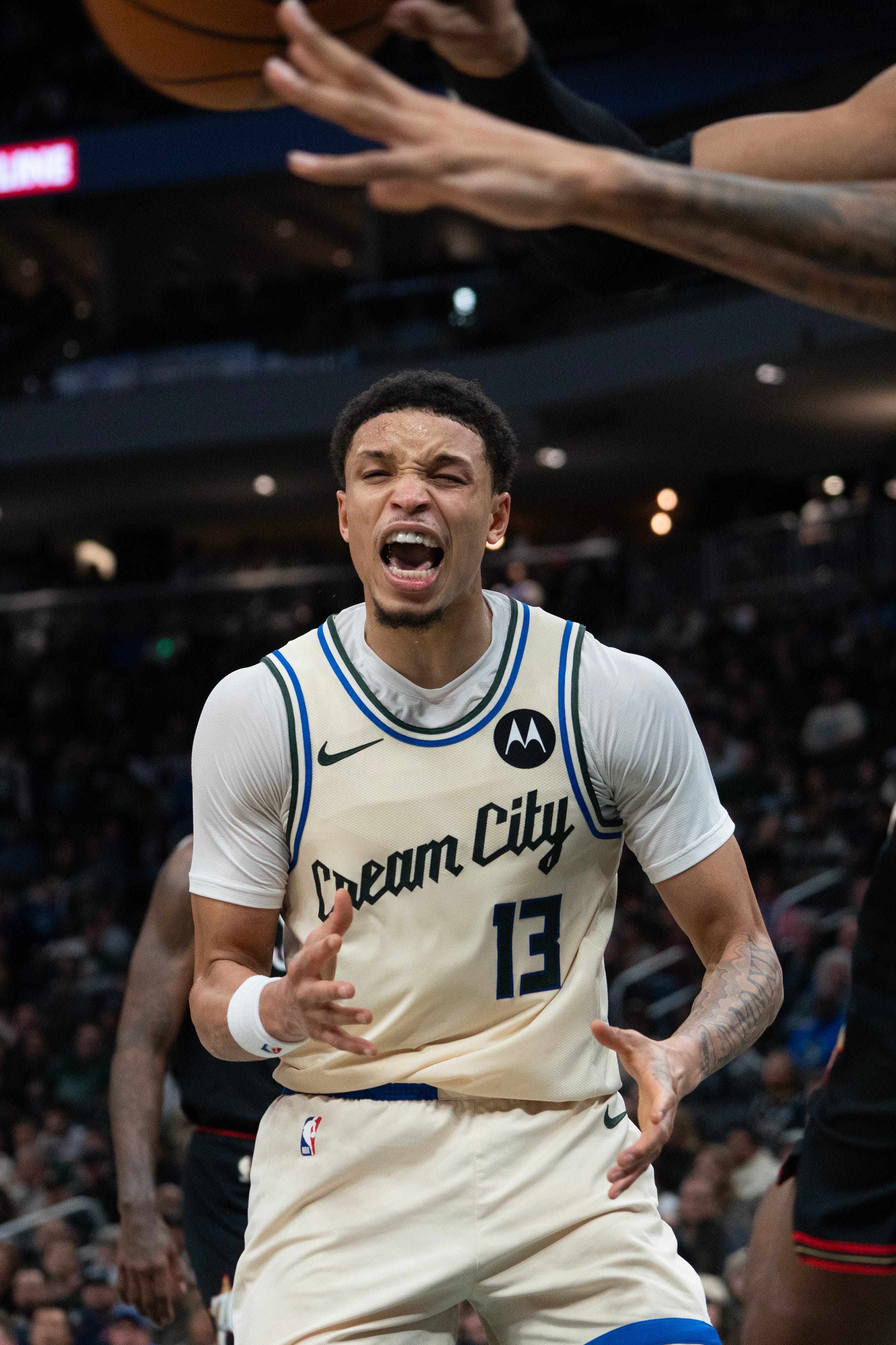 What channel is Bucks vs Blazers on tonight? Time, TV