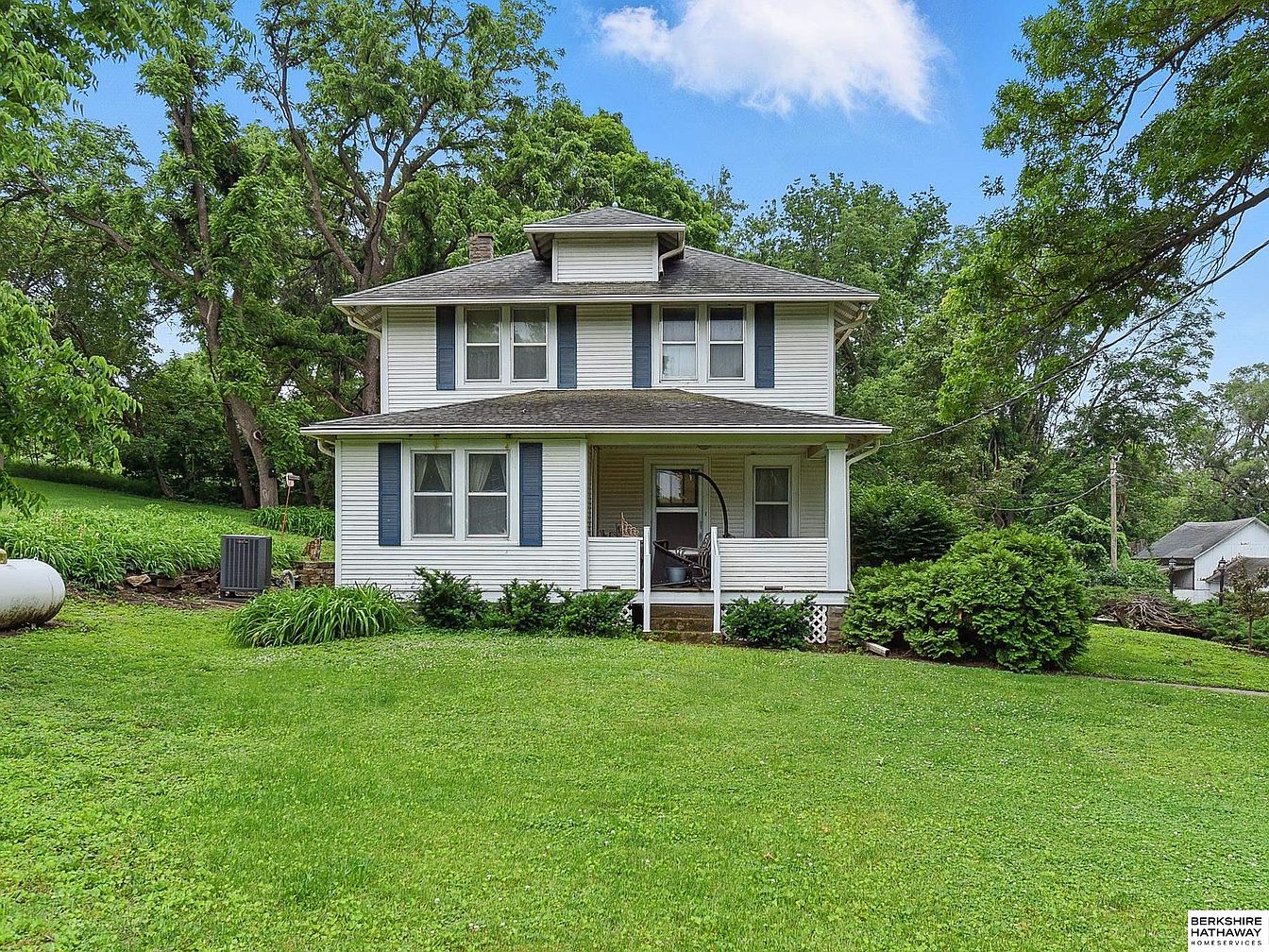1924 Homestead in Omaha, Nebraska With Two Charming Residences ...