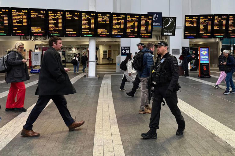 Christmas travel chaos threat as 4 days of rail strikes announced