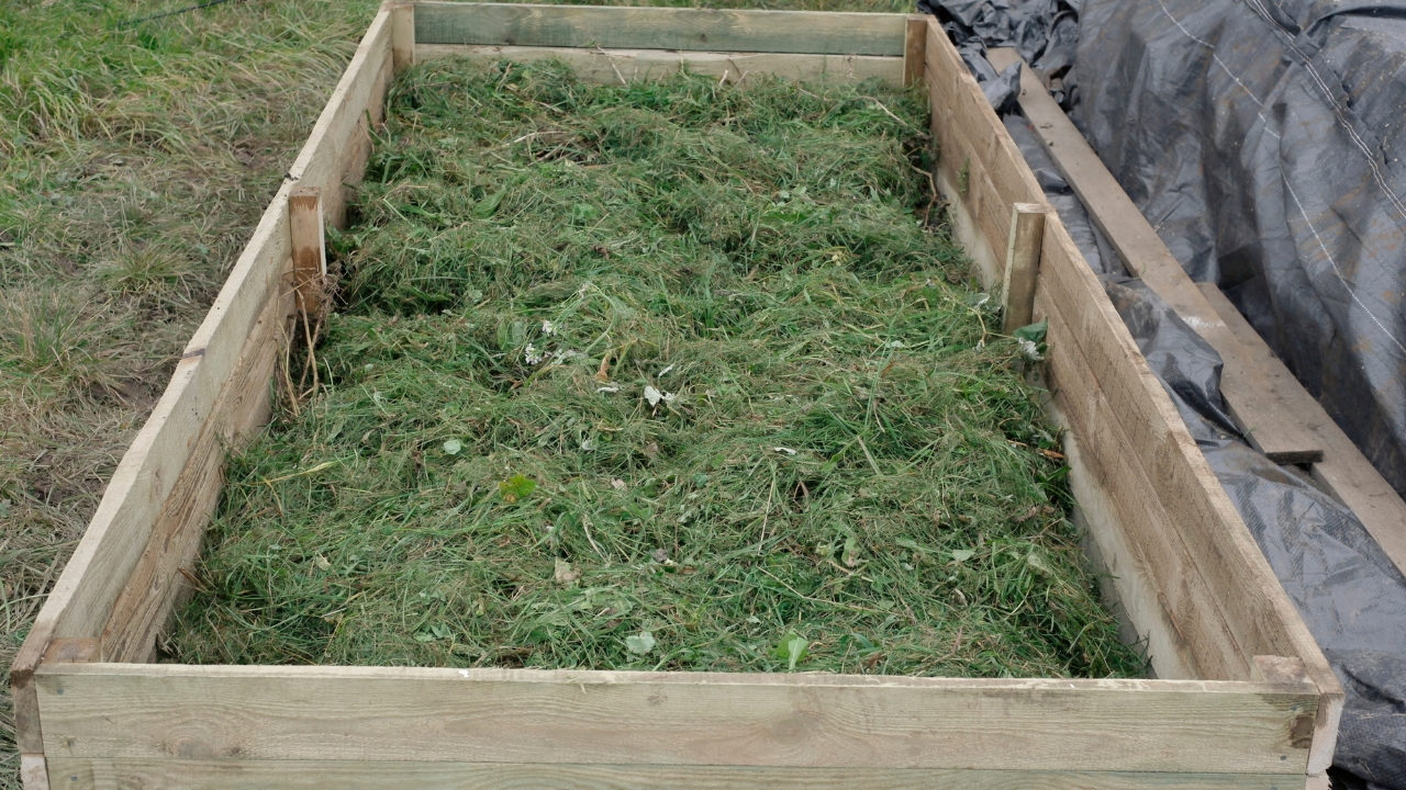 Raised bed covers that protect soil till spring