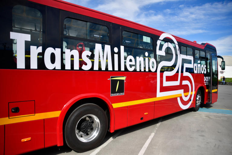 Bus eléctrico biarticulado producido 100 % en Colombia.
