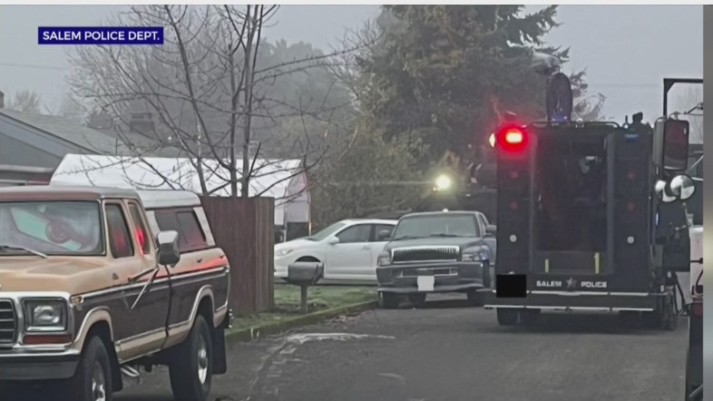 Man arrested after standoff with Salem SWAT