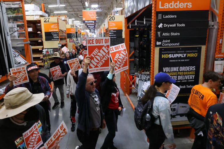 Day laborer organizers protest Home Depot, pressuring it to "scrape ICE ...
