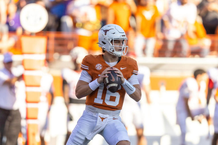Manning makes Texas history, Longhorns win shootout 52-37 with Arkansas