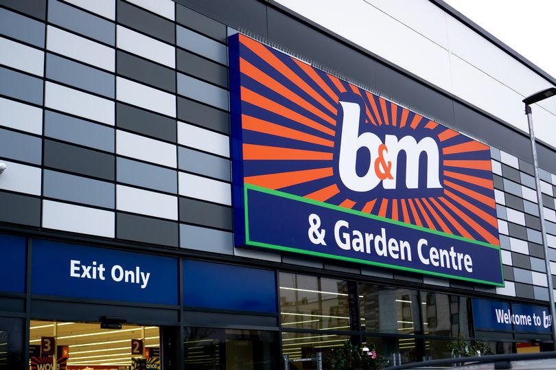 christmas-opening-times-for-b-m-and-home-bargains-as-stores-set-to