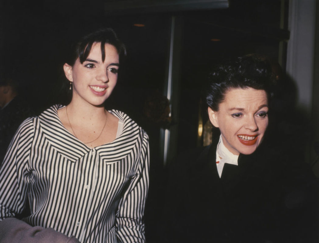 liza-minnelli-delights-fans-with-rare-holiday-photo-featuring-judy-garland