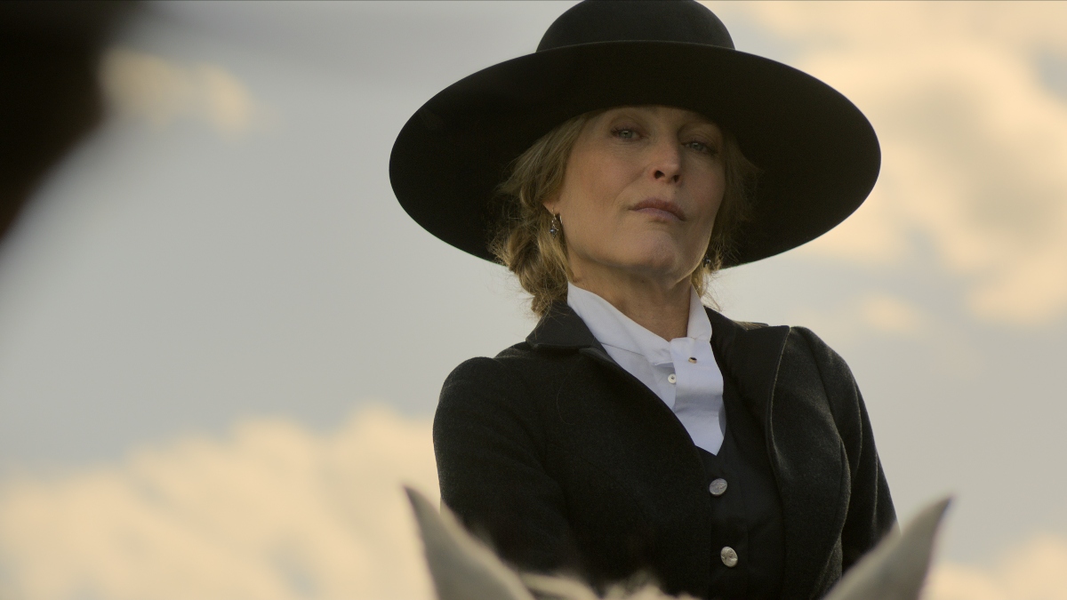 gillian-anderson-and-lena-headey-star-in-netflix-s-western-the