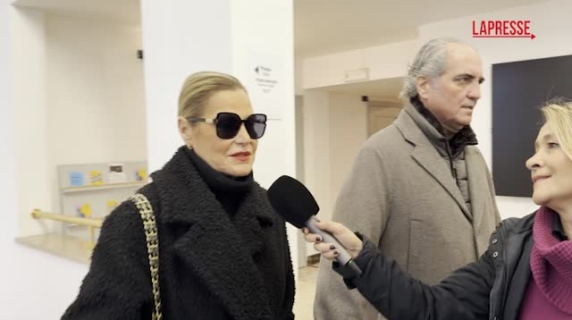 Simona Ventura alla camera ardente per Ornella Vanoni: «Era unica, mi ...