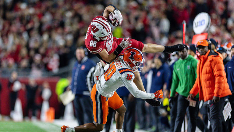 Wisconsin Badgers beat No. 21 Illinois, second ranked win of season
