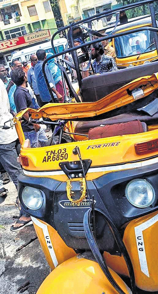 Auto driver dies as tree on imh campus crashes on to vehicle