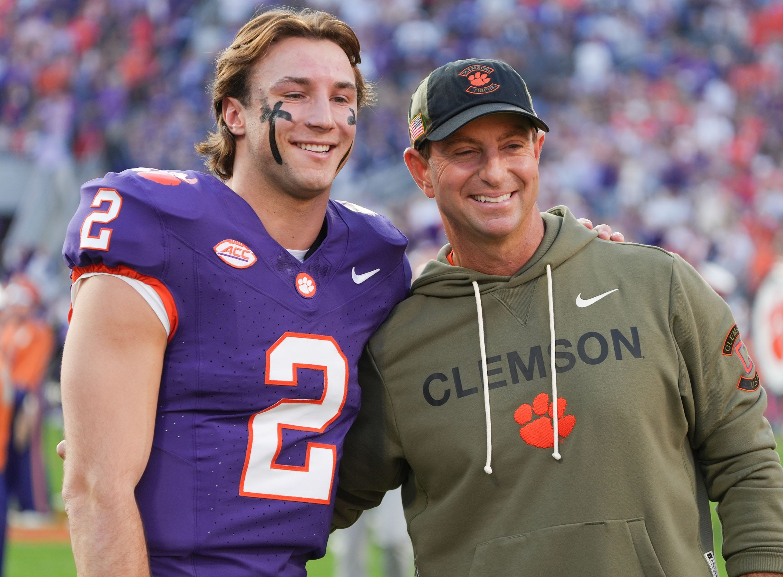 Halftime Report: Clemson leads rivals South Carolina in a close one