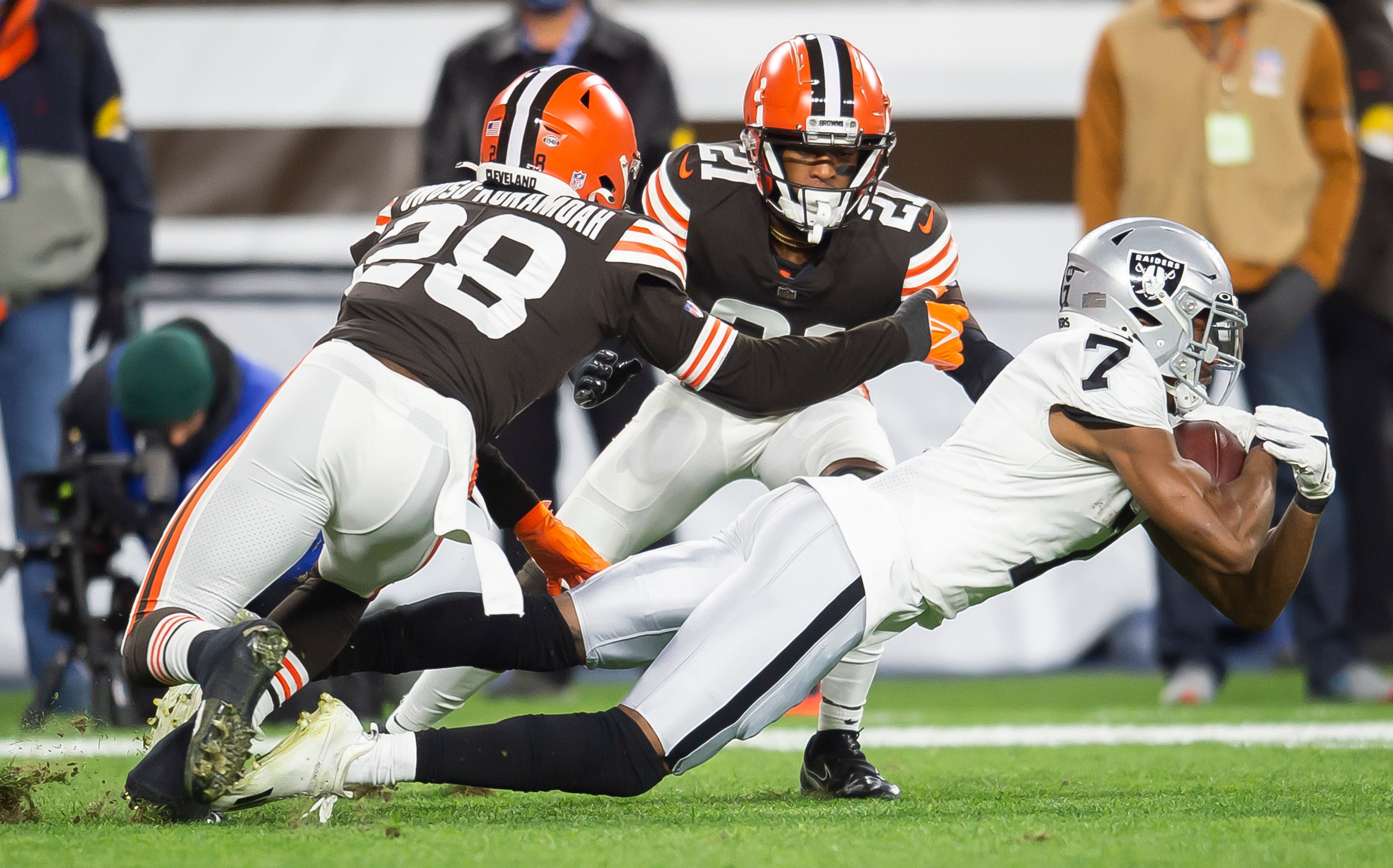 What channel is Browns vs Raiders