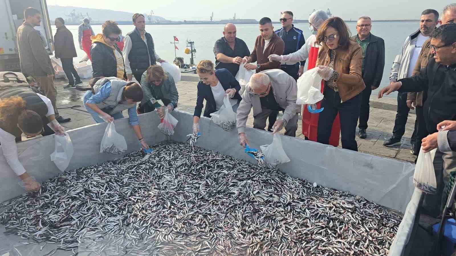 zonguldak-n-ere-li-il-esinde-16-hamsi-festivali-yo-un-ilgi-g-rd