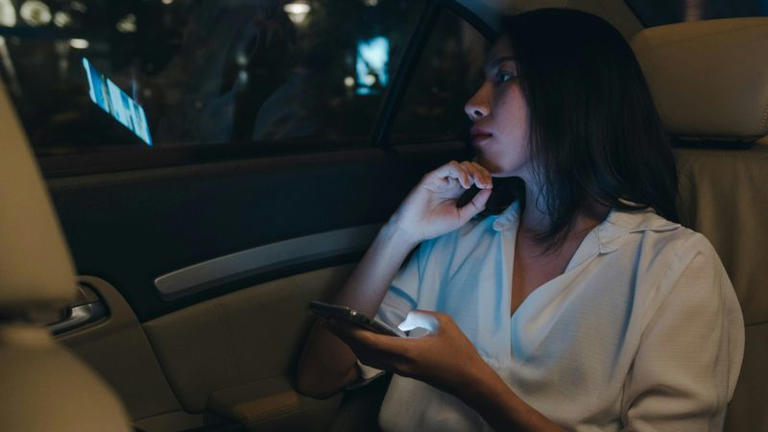 8 Psychological Tricks to Stop Checking Their Social Media