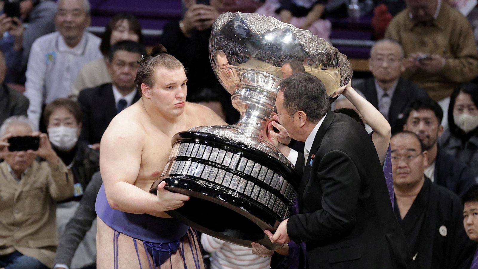 Ukrainian sumo wrestler makes history in Japan