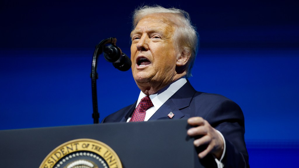 Donald Trump shares video depicting Barack & Michelle Obama as apes ...