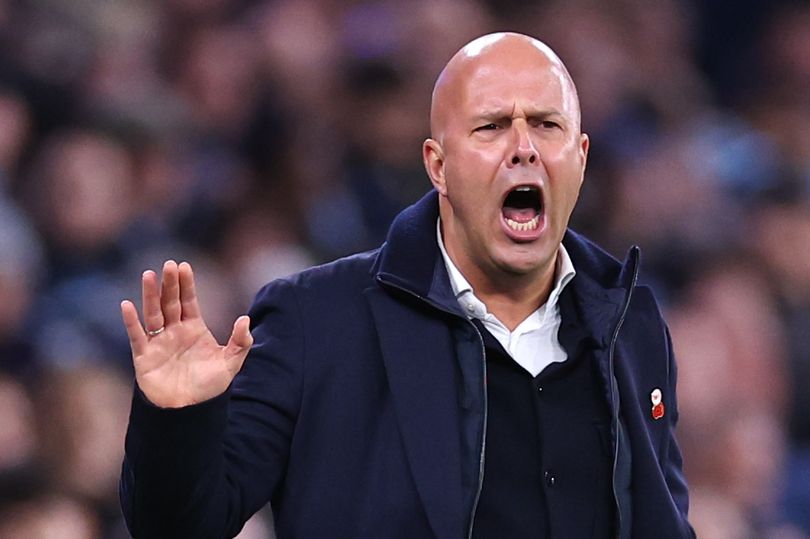 El ídolo del Liverpool le revela una verdad incómoda a Arne Slot tras la derrota ante el Man City.