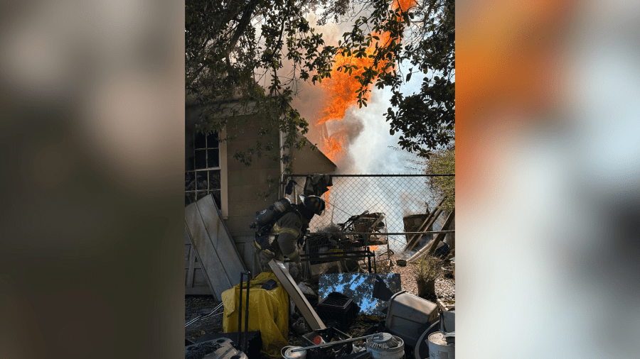 Baton Rouge house fire displaces resident, home destroyed