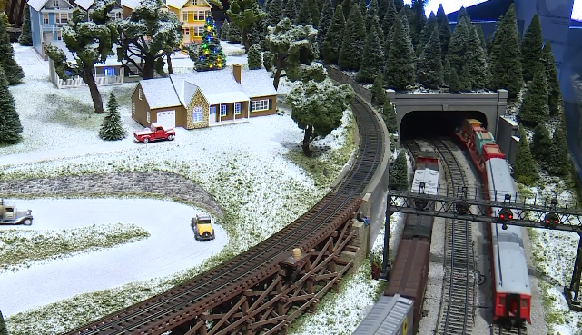 Duke Energy Holiday Trains return to Cincinnati Museum Center