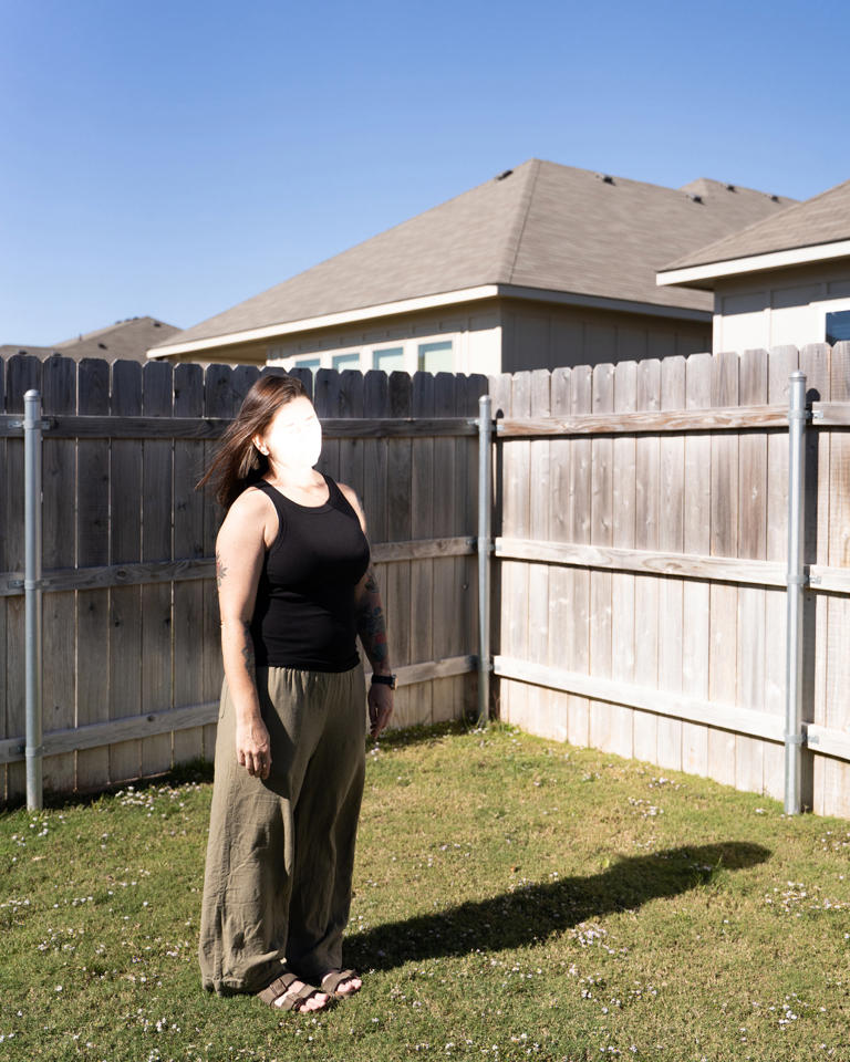 Una demanda alega que una ginecóloga del ejército grababa videos en secreto de sus pacientes durante los exámenes.